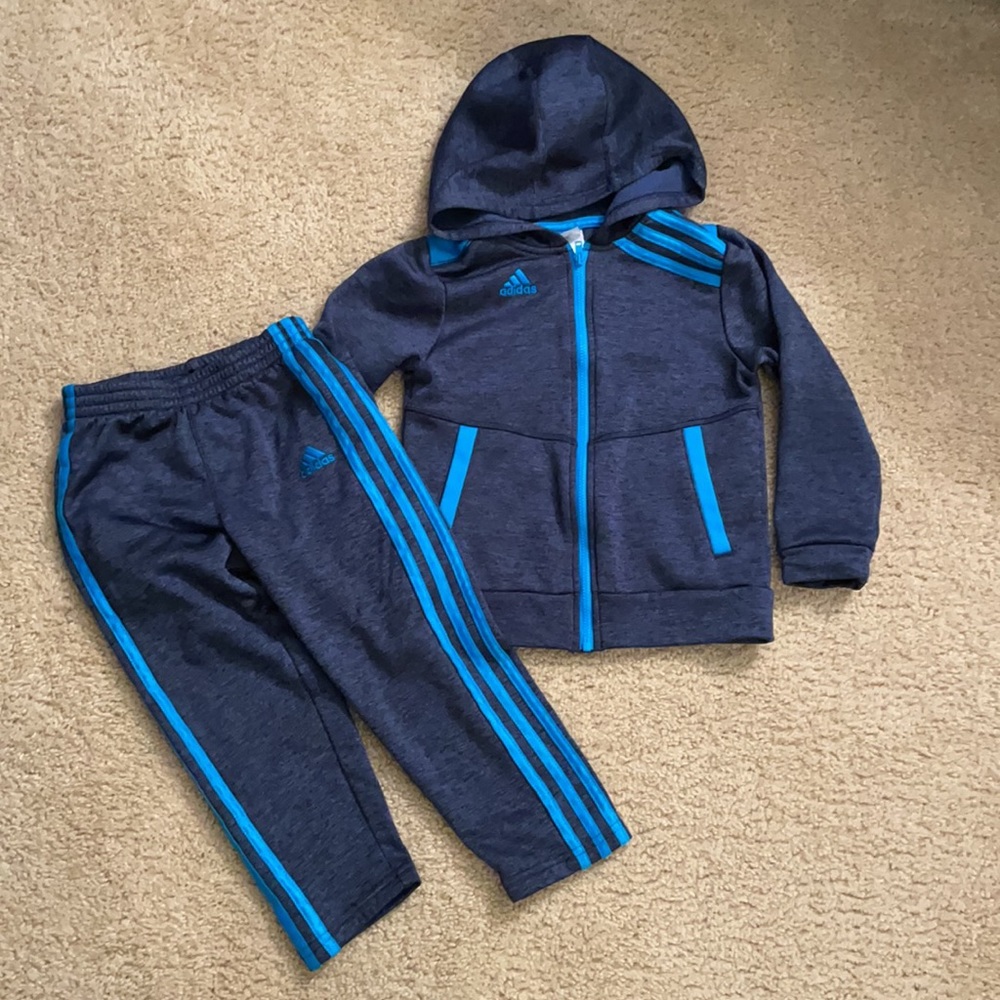 Boys Adidas track suit. EUC. Size 4t.